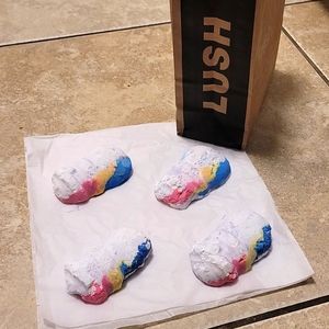 Lush Cosmetics - Snowman Dreaming Bath Bomb - Set of 4!